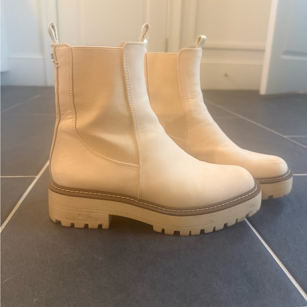 Women’s Cream Chelsea Lug Boot